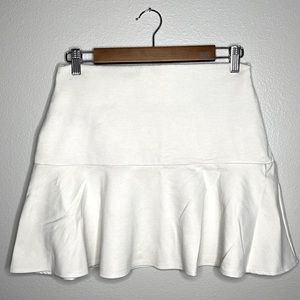BCBG White Mini Skirt “M”